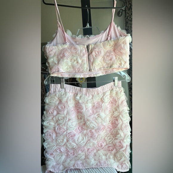 Hot & Delicious Pink and White Rosette 2 Piece Set - Size Large - Picture 3 of 5